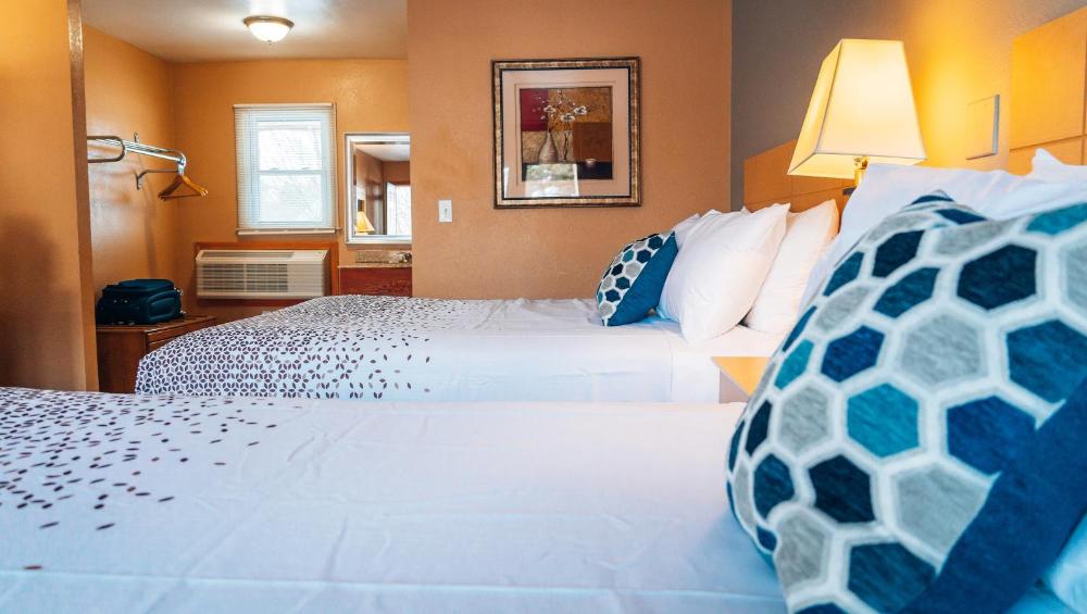 Queen Room with Two Queen Beds interior